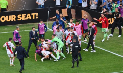 Pogledajte kaos na kraju utakmice Svjetskog prvenstva: Sučić i suigrači bježali u svlačionicu