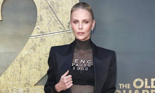 Izazovno izdanje u hit čizmama: Slavna plavuša oduševila mladolikim izgledom