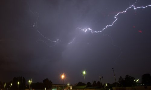 Nevrijeme poharalo Slavoniju: Gotovo 3000 ljudi ostalo bez struje, nova upozorenja DHMZ-a