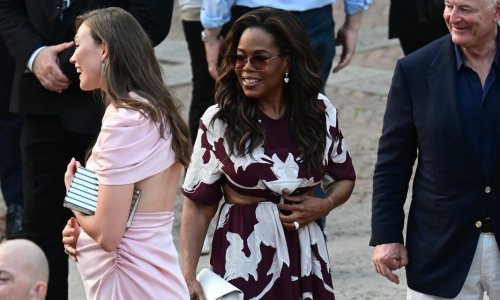 Haljina Oprah Winfrey nešto je posebno: Ove hrabre proreze malo tko bi nosio u njenoj dobi