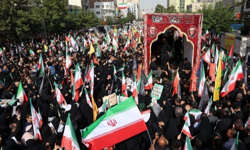 Iran održava državni sprovod za ubijene nuklearne znanstvenike i vojne časnike