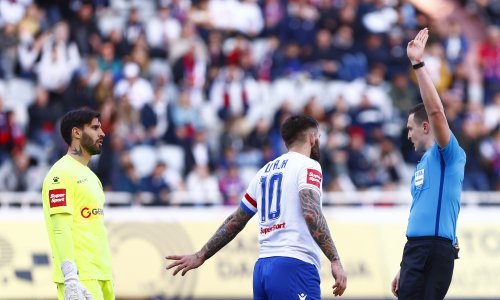 Majkić s bakljom u ruci nakon što je potpisao 'doživotni ugovor'