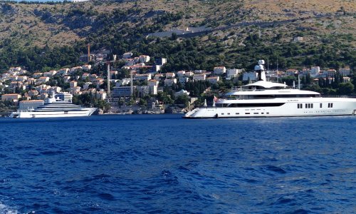 Milijunaši okupirali Dubrovnik: Čak tri luksuzne jahte mame poglede - evo čije su