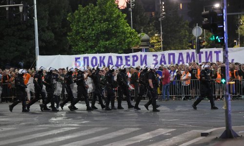 Pazite što je Aleksandar Vučić radio dok je trajao sukob policije s građanima u Beogradu
