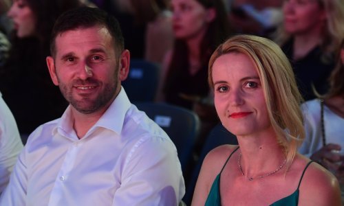 Pogledajte atmosferu na Melodijama Jadrana: Posebnu pažnju privukla je supruga splitskog gradonačelnika