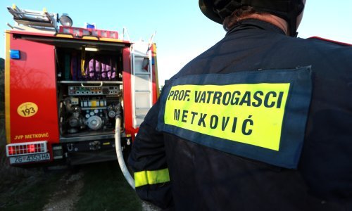 Požar na odlagalištu kod Metkovića i dalje aktivan