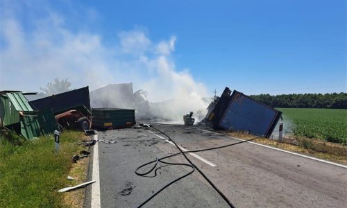 Strava kod Vinkovaca: Kamioni i traktor se sudarili i zapalili, jedna osoba poginula