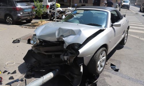 Pijani 75-godišnjak se zabio u semafor u centru Zagreba