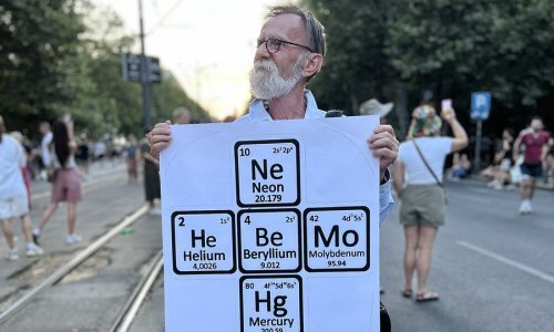 Transparent s prosvjeda u Srbiji osvojio regiju: Rebus poruka mnoge nasmijala