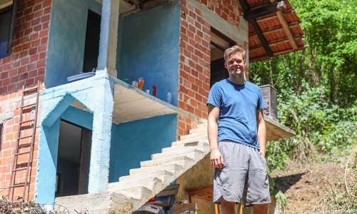 Američki influencer kupio kuću na slijepo usred šume u Zagorju: 'Želim da ovo bude moje utočište'