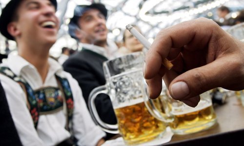 Nijemci žele strože zakone za alkohol: 'Što mladi ranije počnu piti, veći su zdravstveni rizici'