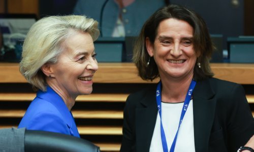 Druga najmoćnija žena u EU pod pritiskom: Izolirana i ugrožena – dokad će izdržati?