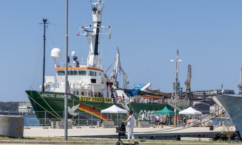 Greenpeace u Puli: 'Političari moraju staviti ljude ispred profita'