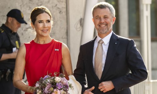 Kraljica Mary hitno odvezena s javnog pojavljivanja; bol je bila prejaka