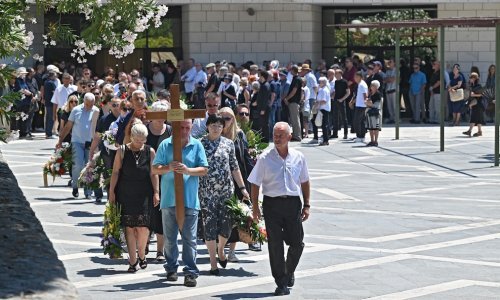 Renato Baretić pokopan na Lovrincu, od njega se oprostili prijatelji i kolege