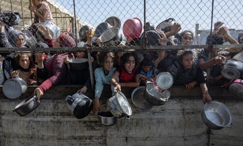 Mnoštvo gladnih Palestinaca ubijeno u izraelskoj pucnjavi dok su čekali hranu