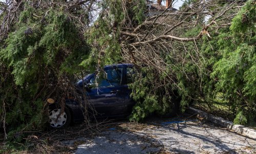 Olujno nevrijeme u Hrvatskoj: Tuča veličine oraha, naselja bez struje, u Rijeci padala stabla...