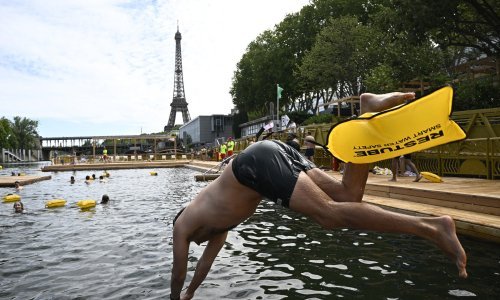 Ukinuta zabrana: Parižani i turisti ponovno mogu plivati u Seini nakon 102 godine