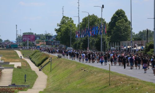 Svi su nahrupili prema Hipodromu, zatvoren Avenue Mall