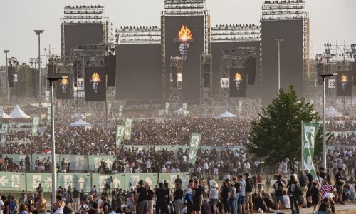 Otkriveni detalji o dron showu na Thompsonovu koncertu