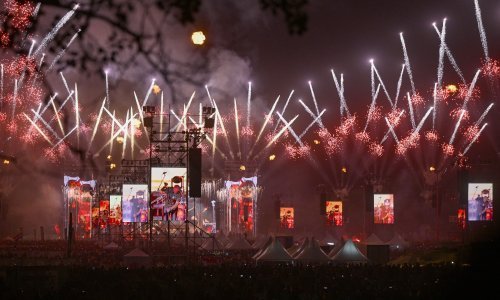 Od molitvenog transa preko dron spektakla do ustašluka: Ovi ljudi su najveće zvijezde Thompsonovog koncerta