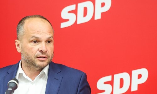 SDP: Svjedočili smo svjetskoj sramoti! Kad se Plenković već naslikava s Thompsonom...