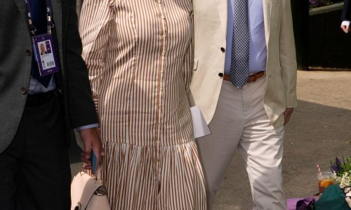 Elegancija za zrelije dame: Haljina Carole Middleton stanjuje struk i izdužuje figuru