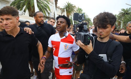 Pogledajte kakav je kaos nastao kada je poznati influencer došao na splitsku Rivu