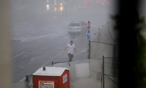 Deset osoba na splitskim Benama spašeno plovilima