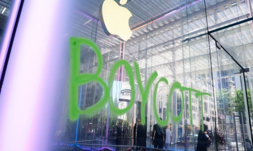 Aktivisti vandalizirali Appleov dućan u New Yorku, ne sviđa im se vrbovanje s Trumpom