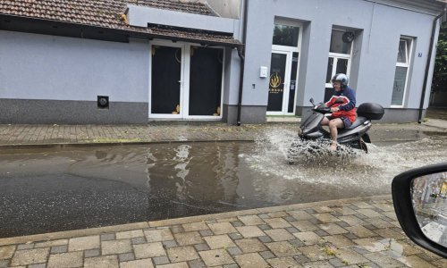 Nevrijeme u Slavoniji: Nagla tuča zaustavila promet u Slavonskom Brodu