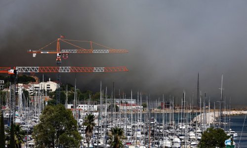 Požar u Francuskoj širi se brzinom munje, vatra stigla do ruba Marseillea