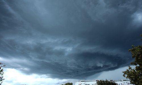 Promjena vremena: Pad temperature i pljuskovi s grmljavinom, moguće tuča i pijavice