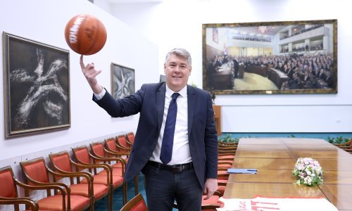 Osnovana saborska košarkaška reprezentacija: Pogledajte kakve je trikove s loptom izvodio bivši ministar