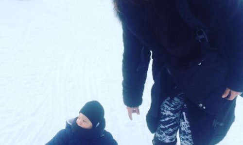 Prvo sanjkanje Ane Maras Harmander sa sinom