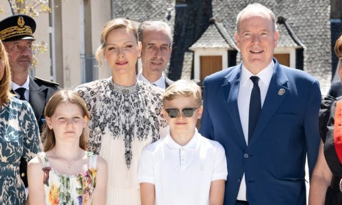 Svi su gledali samo u njih: Princeza Charlene i preslatka kći zablistale u hit haljinama