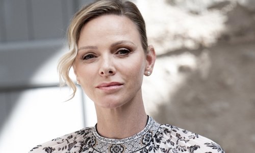 Princeza Charlene haljinom boho estetike odala počast Grace Kelly rekreirajući obiteljsku fotografiju