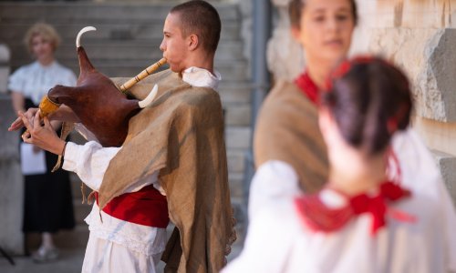 U Splitu otvorena izložba 'Kopila - grad mrtvih nad poljem života' s otoka Korčule