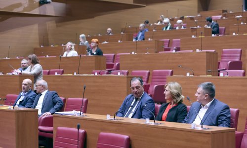 Zastupnici u prvoj polovici godine potrošili 761.000 eura: Jedan prešao 20.000 eura