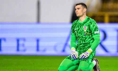 Dominik Livaković u bezizlaznoj situaciji; Jose Mourinho ga je nakon ovog prekrižio