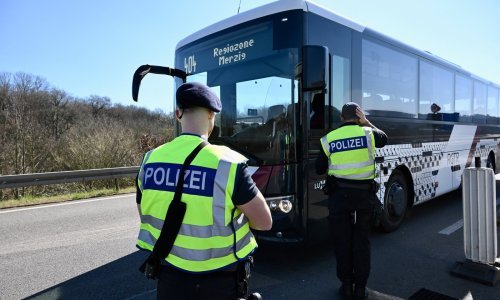 Velika policijska potjera u Njemačkoj: Mladić ukrao autobus pa napravio dar-mar na cesti