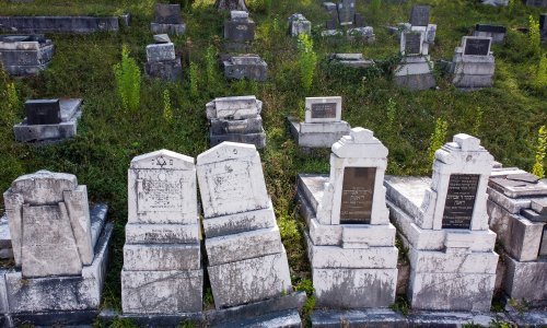 Antisemitski incidenti u Mostaru: Oskvrnuto židovsko groblje, jedna židovka napadnuta
