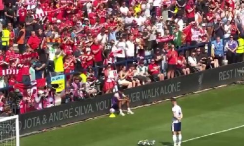 Pogledajte trenutak za povijest! Protivnički igrač je došao pred navijače Liverpoola i samo je stajao bez riječi