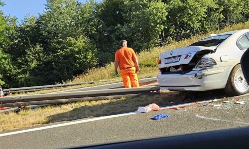 Automobil udario u zaštitnu ogradu na A1: Jedna osoba poginula, druga ozlijeđena