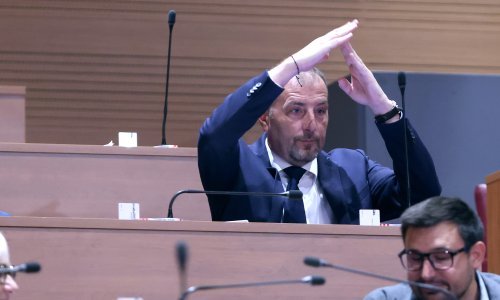 Paus traži trajektnu liniju za Susak i Unije, Puljak reguliranje rada noćnih klubova