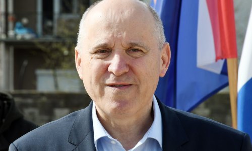 Bačić u Glini najavio prioritete u nastavku obnove od potresa