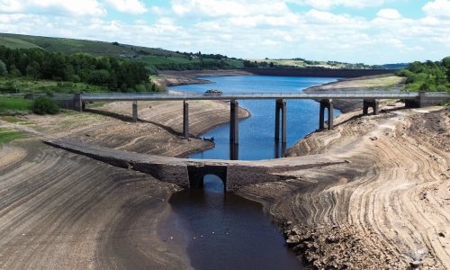Teška suša pogodila Englesku, zabranjeno korištenje vode za bazene i polijevanje
