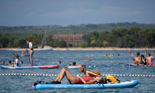 Bizaran incident na Rabu: Veslala 30 metara od obale kad su je napali