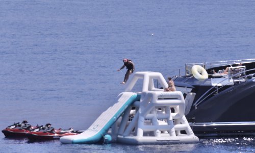 Joe Rogan snimljen na odmoru na Braču: Jahta na kojoj je stigao zbilja je impresivna