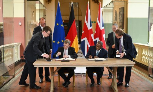 Nakon Macrona i Merz stigao u London; potpisan Sporazum o prijateljstvu